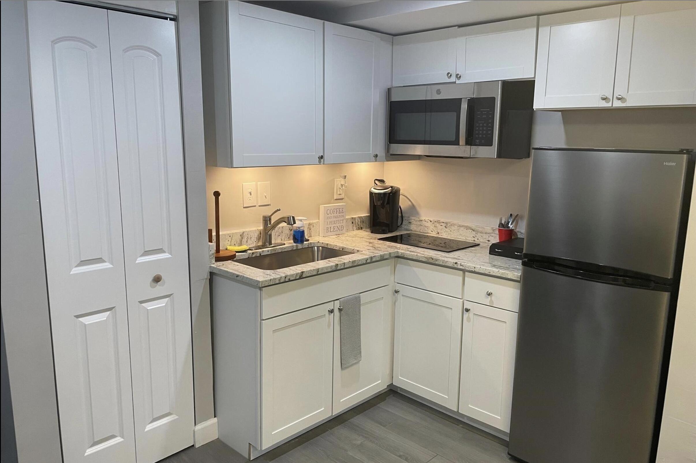 3610 LLOYD Drive # B — Photo 3