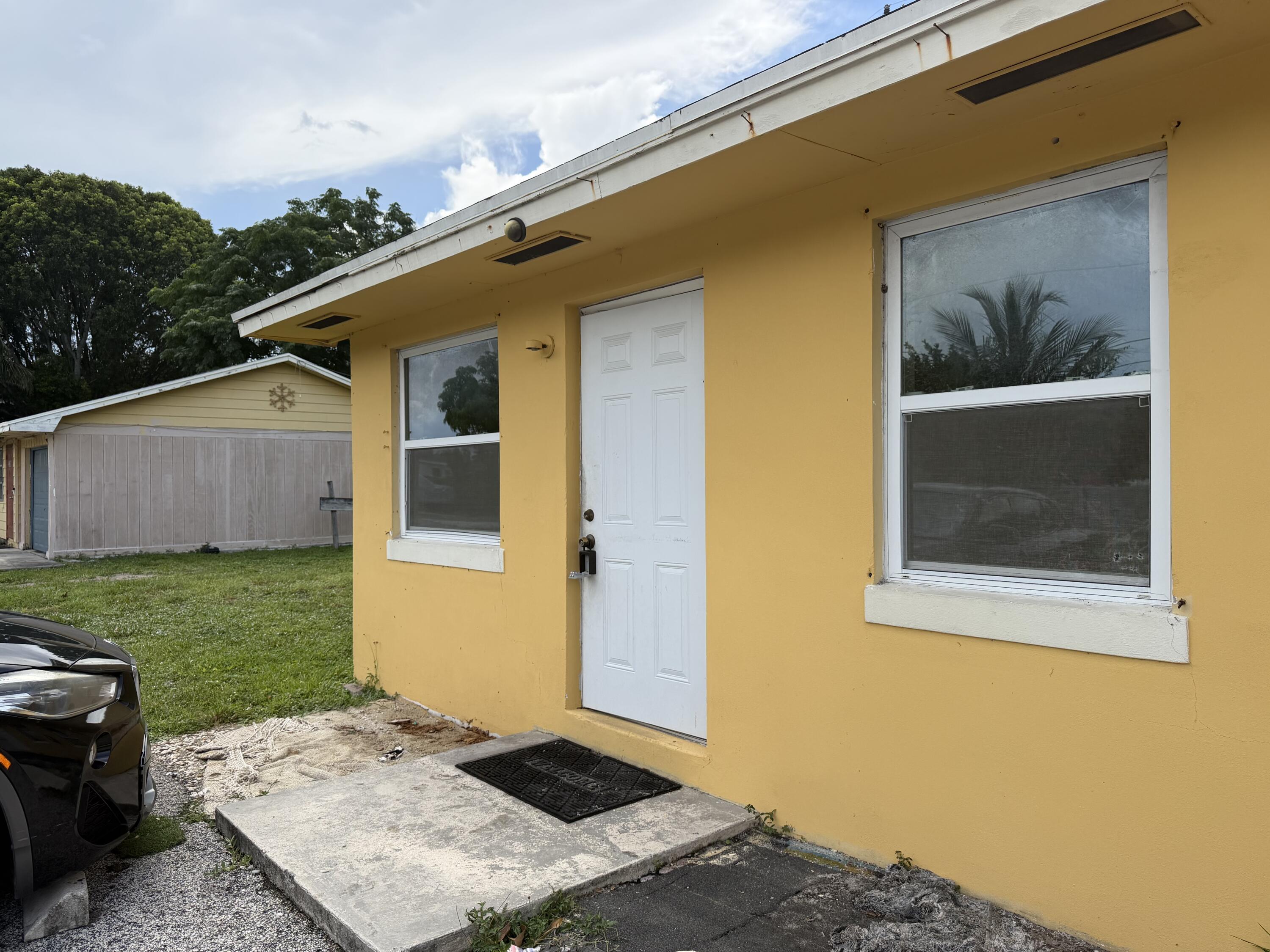 3656 Coconut Road, Palm Springs FL 33461