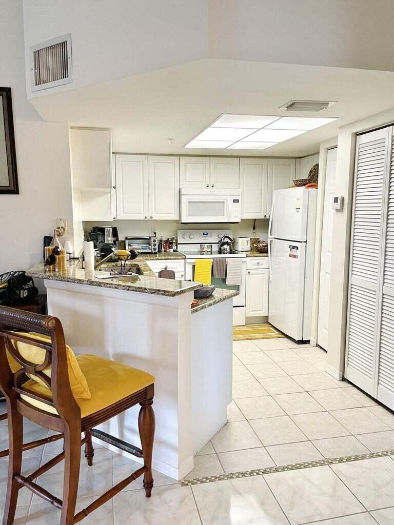 300 CRESTWOOD Court N # 309 — Photo 2