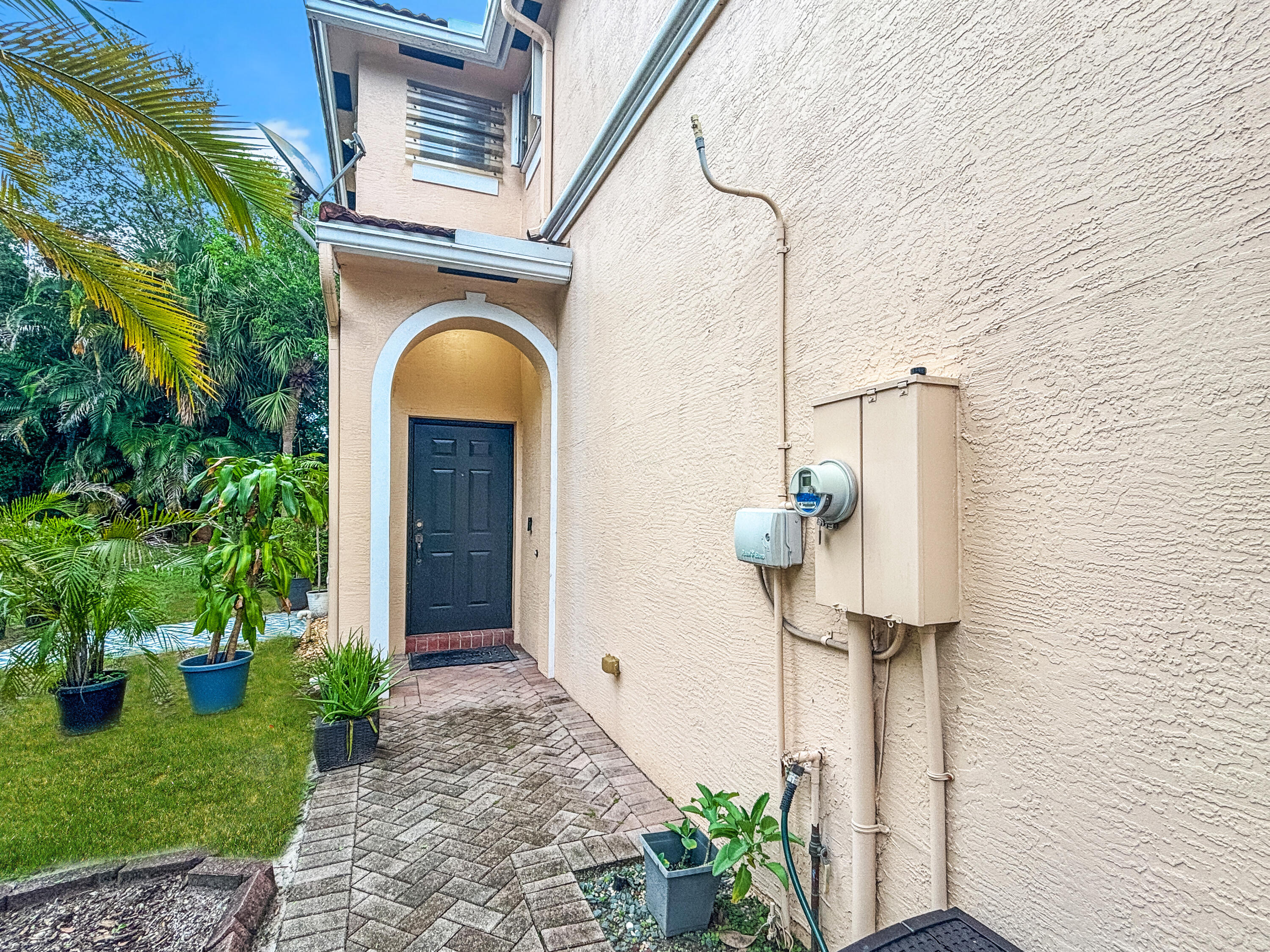 4528 Thornwood Circle — Photo 2