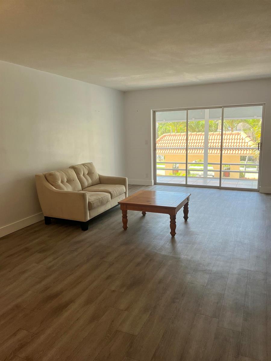331 SW 8TH ST LIVING AREA