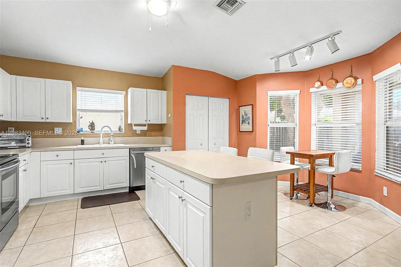 14033 SW 155 Ct — Photo 2