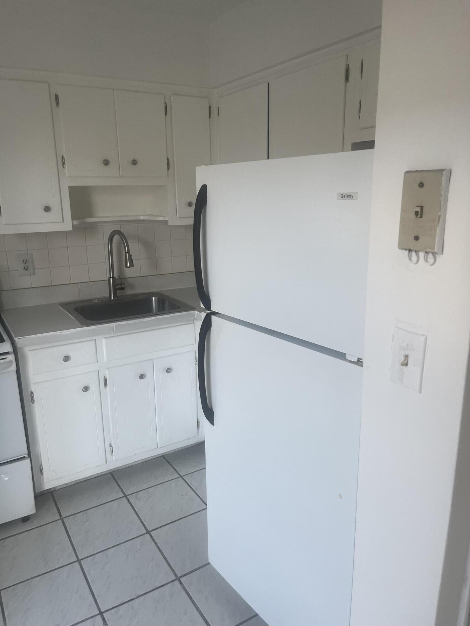 707 S 19TH Avenue # 4 — Photo 3