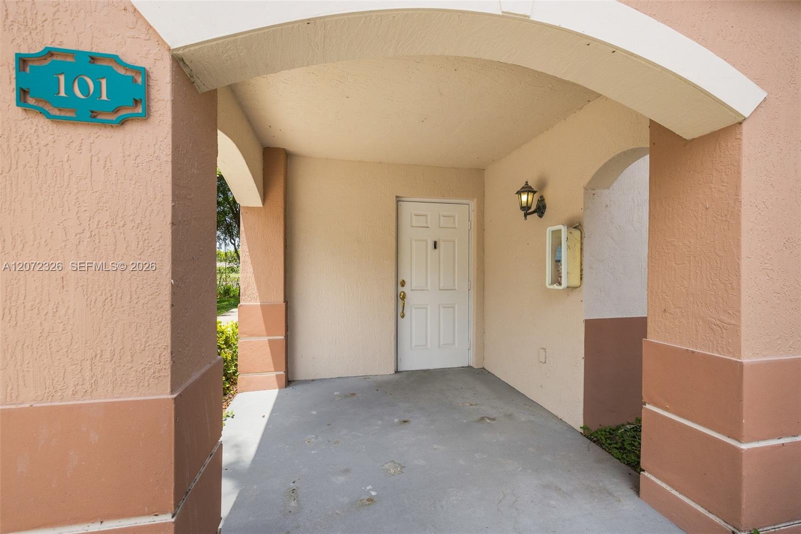 2930 SE 12th Rd # 31 — Photo 3