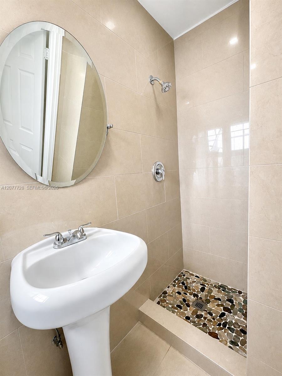 5807 SW 25th St # 000 — Photo 3