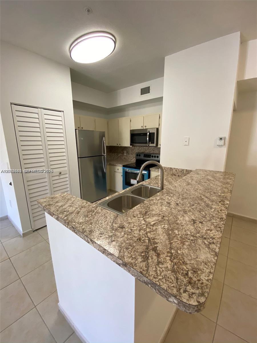 7240 NW 114th Ave # 305 — Photo 4