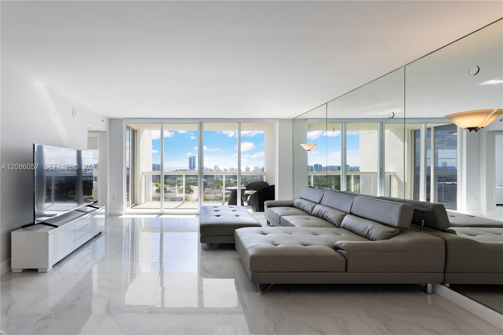 1800 Sunset Harbour Dr # 2215 — Photo 2