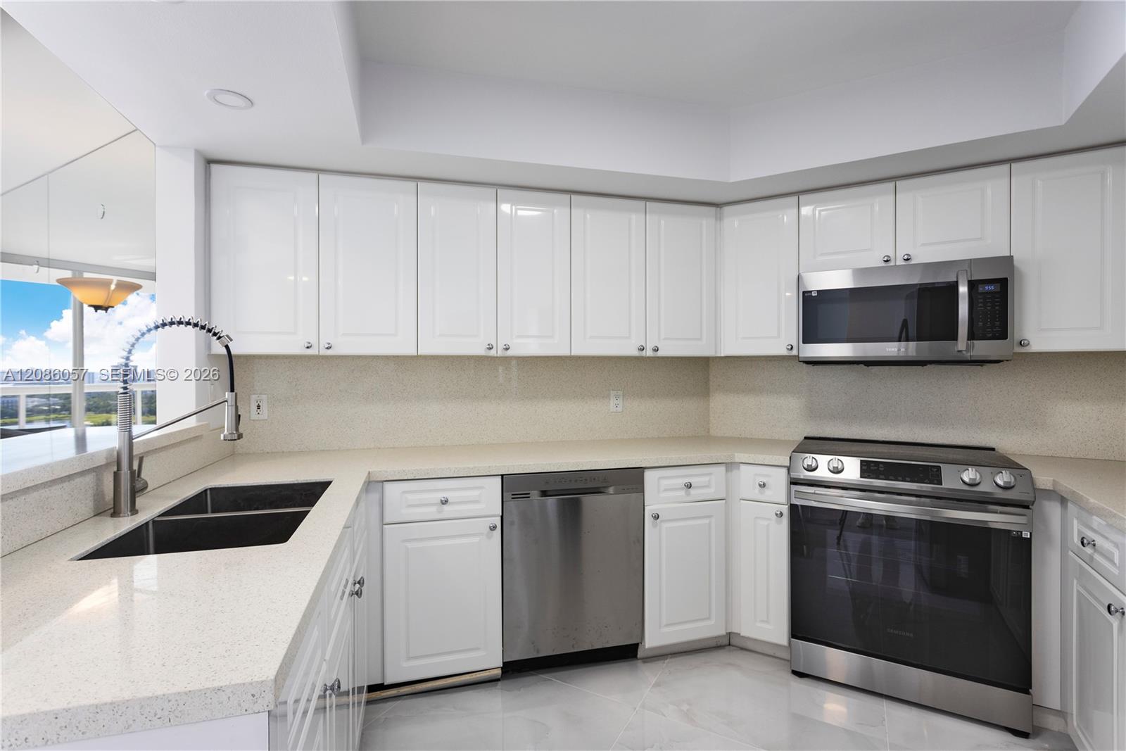 1800 Sunset Harbour Dr # 2215 — Photo 4