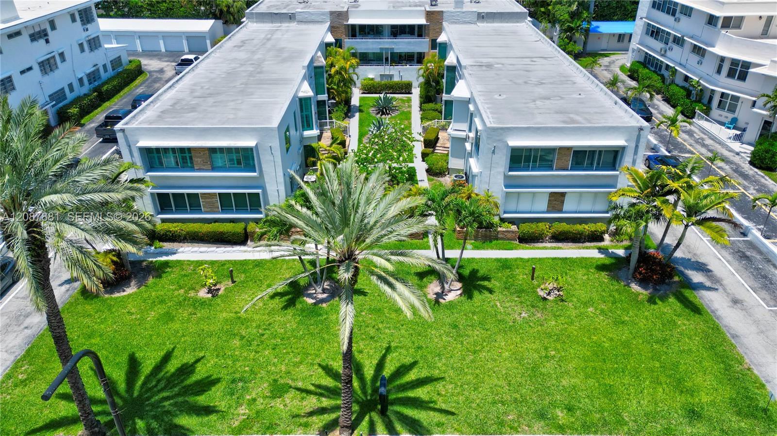 10178 Collins Ave # 107 — Photo 3