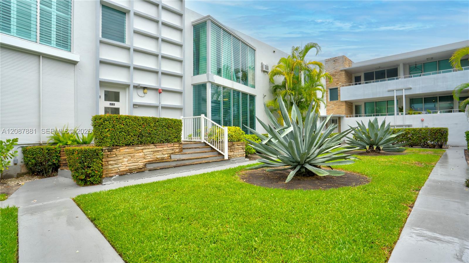 10178 Collins Ave # 107 — Photo 4