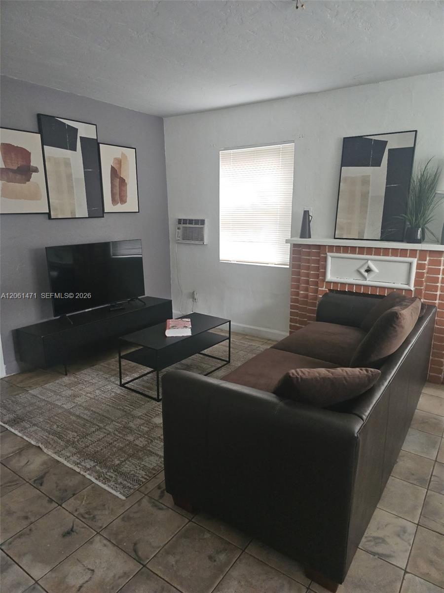 615 NE 4th St # 1, Hallandale Beach FL 33009