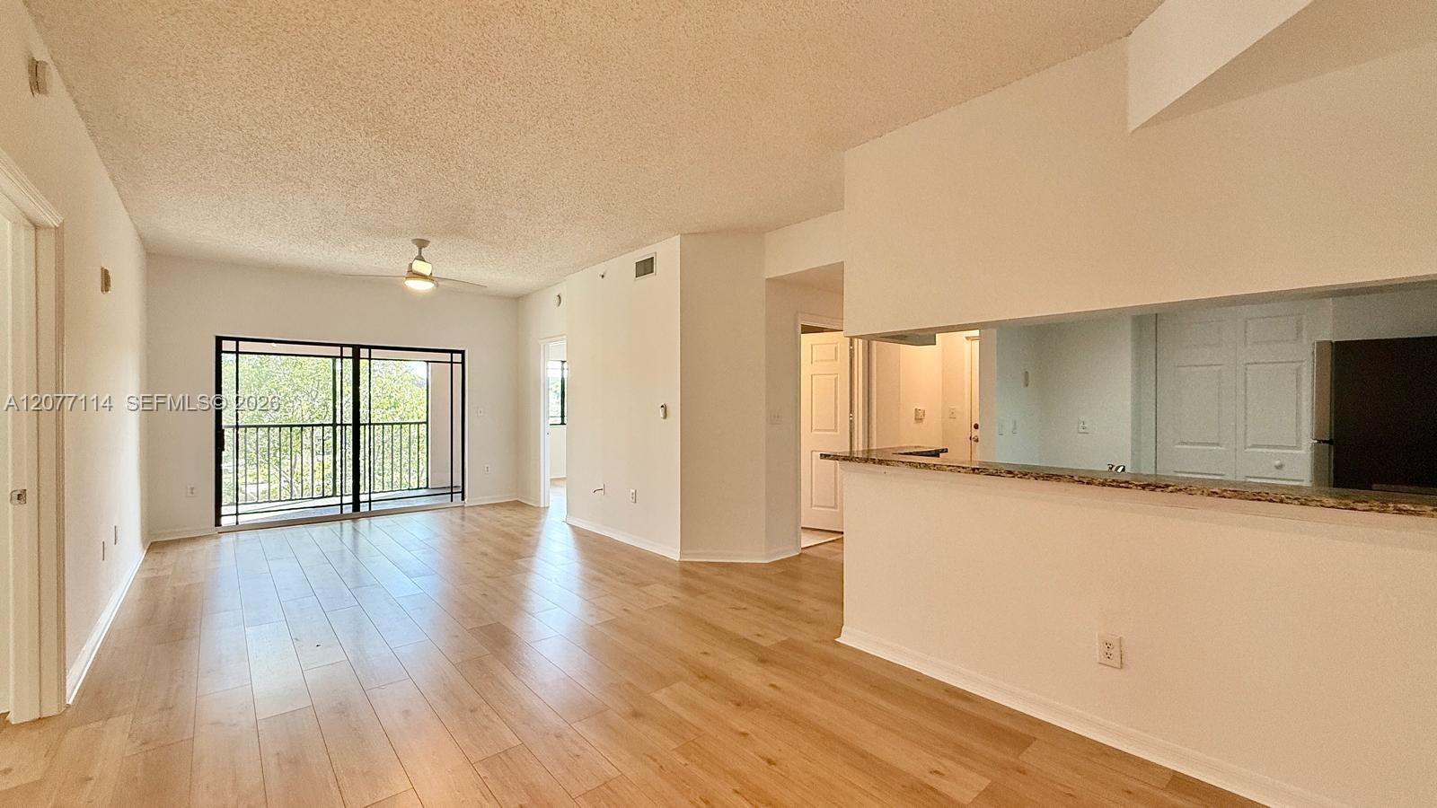 2806 Veronia Dr # 303 — Photo 2