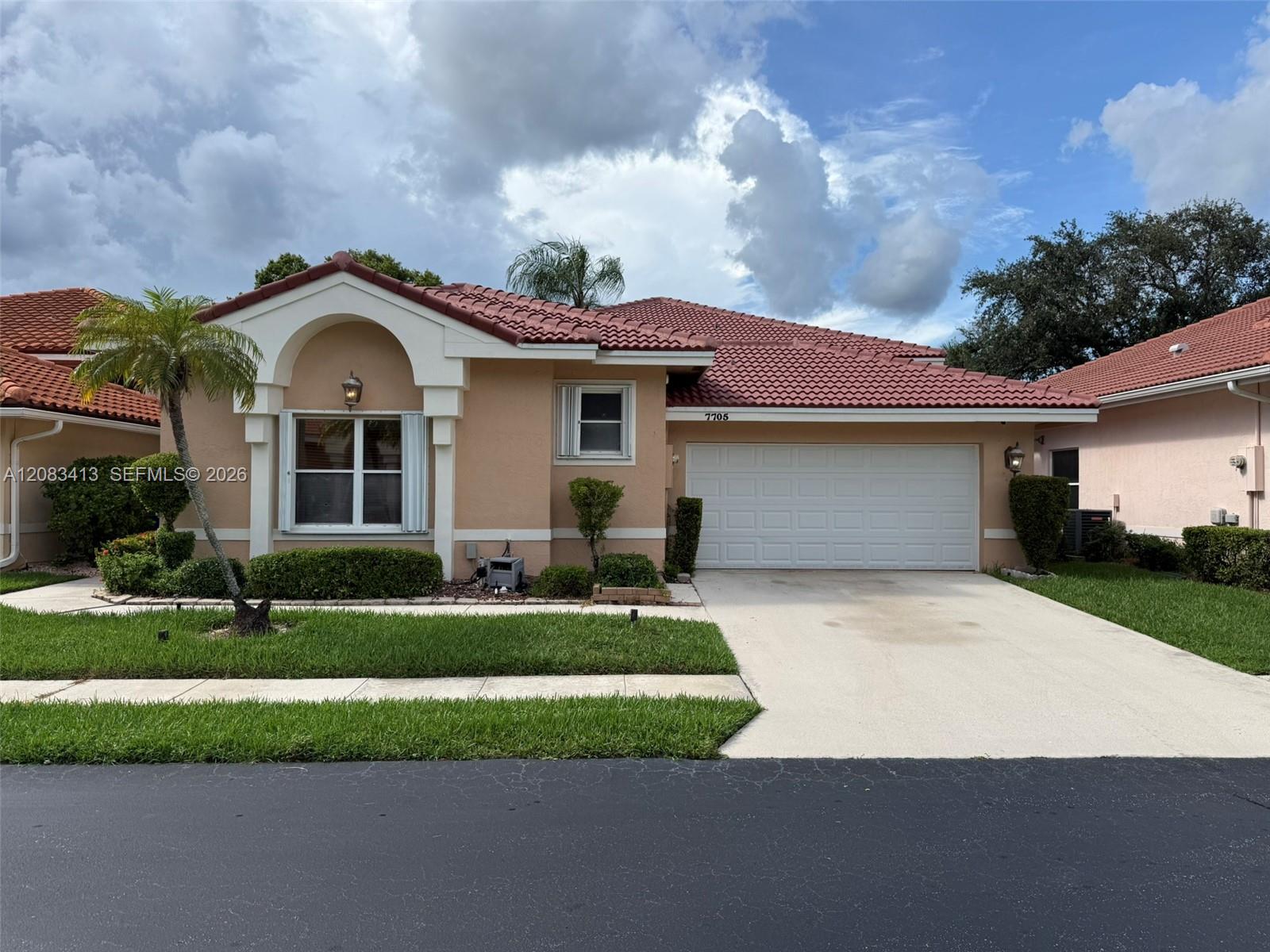 7705 Highlands Cir, Margate FL 33063