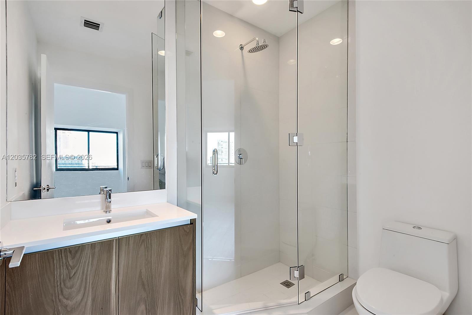 480 NE 31st St # 904 View 15