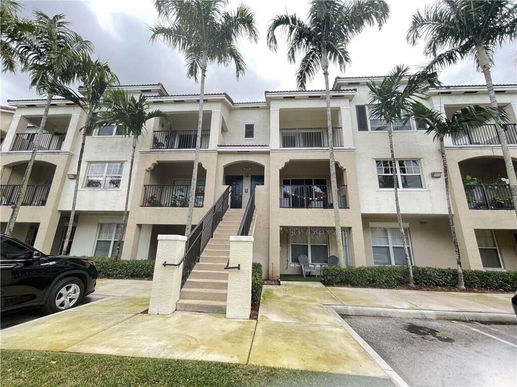 5820 W Sample Road # 305 — Photo 2