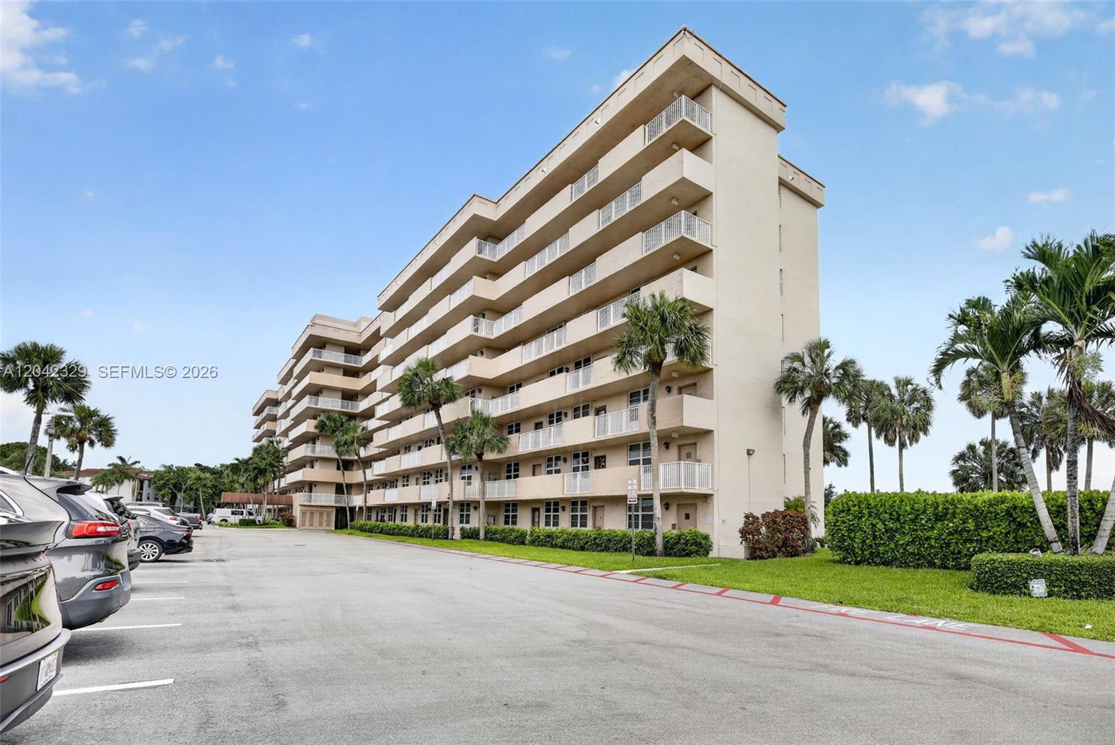 250 Jacaranda Dr # 411 — Photo 2