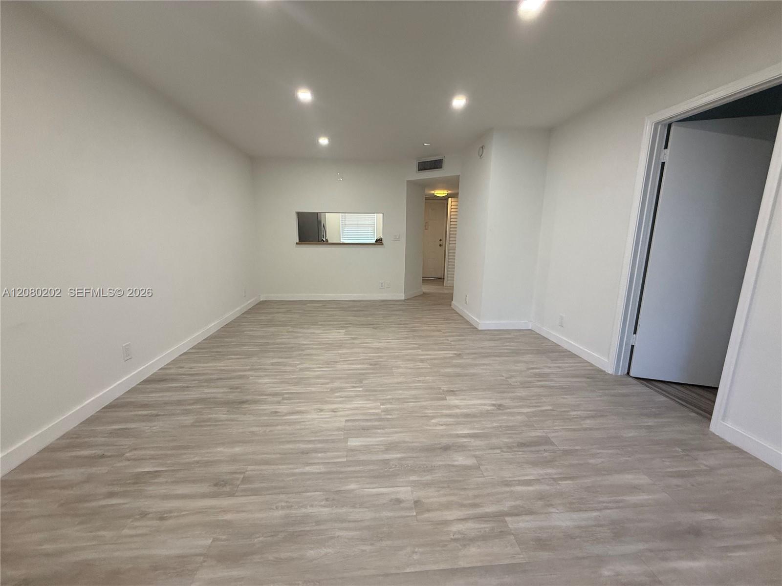 Livingroom/Dinning Room