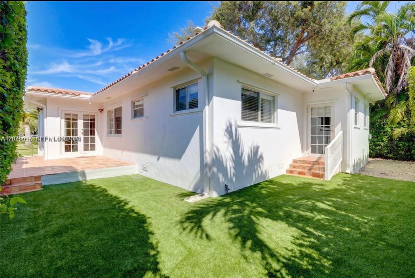 4943 Riviera Dr — Photo 2