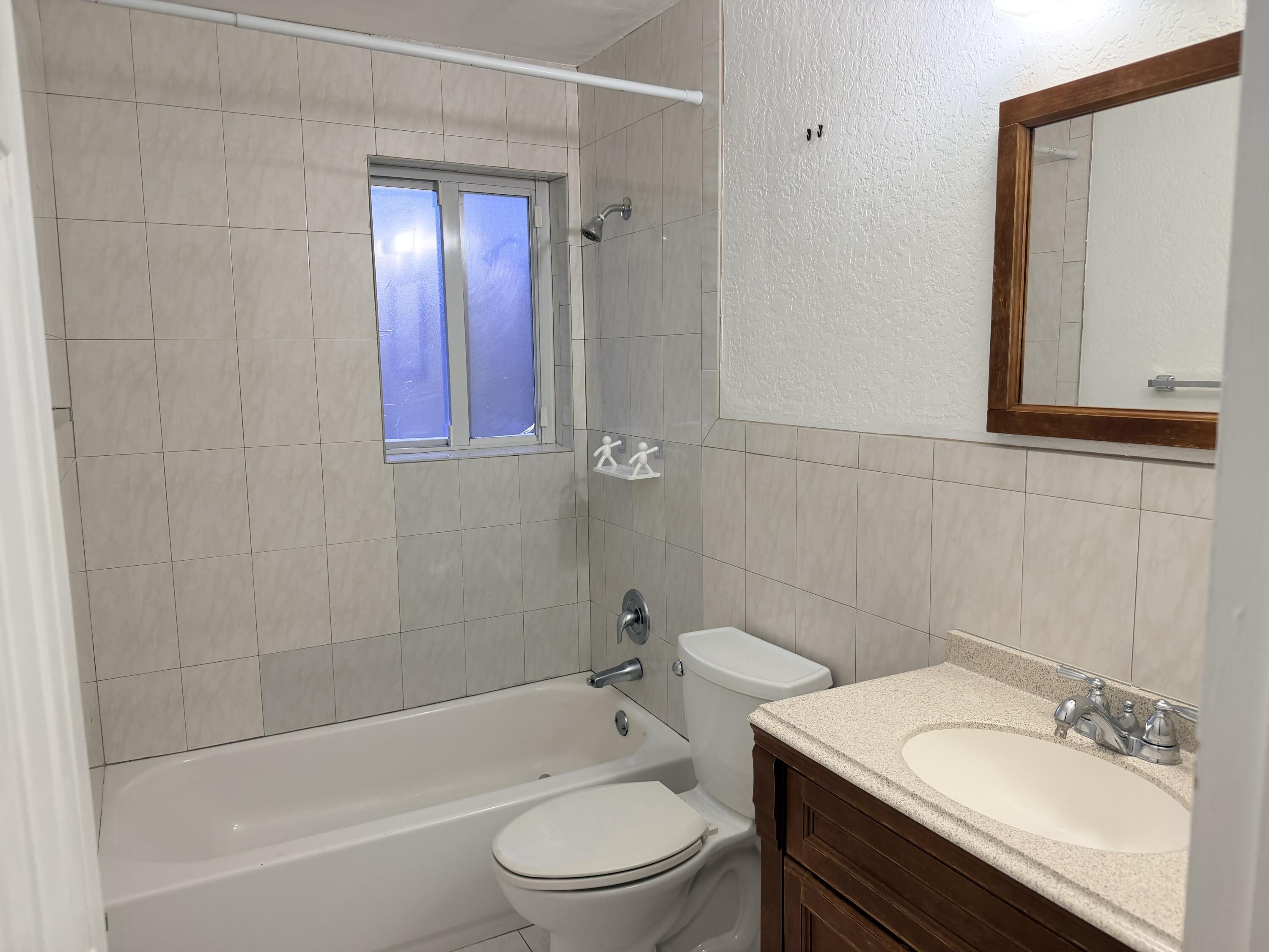 5271 SW 90th Way # 4 — Photo 4