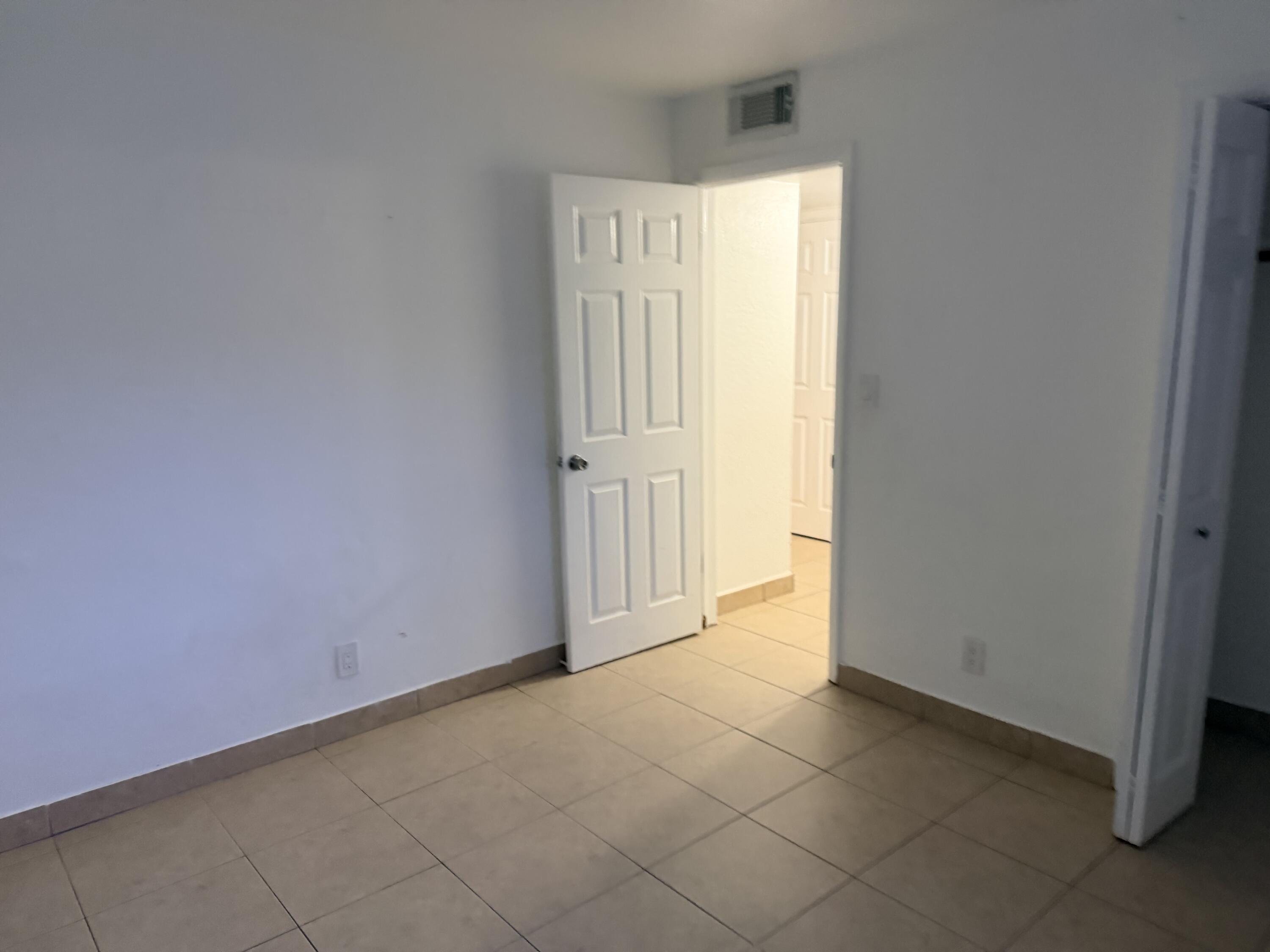 5271 SW 90th Way # 4 — Photo 5