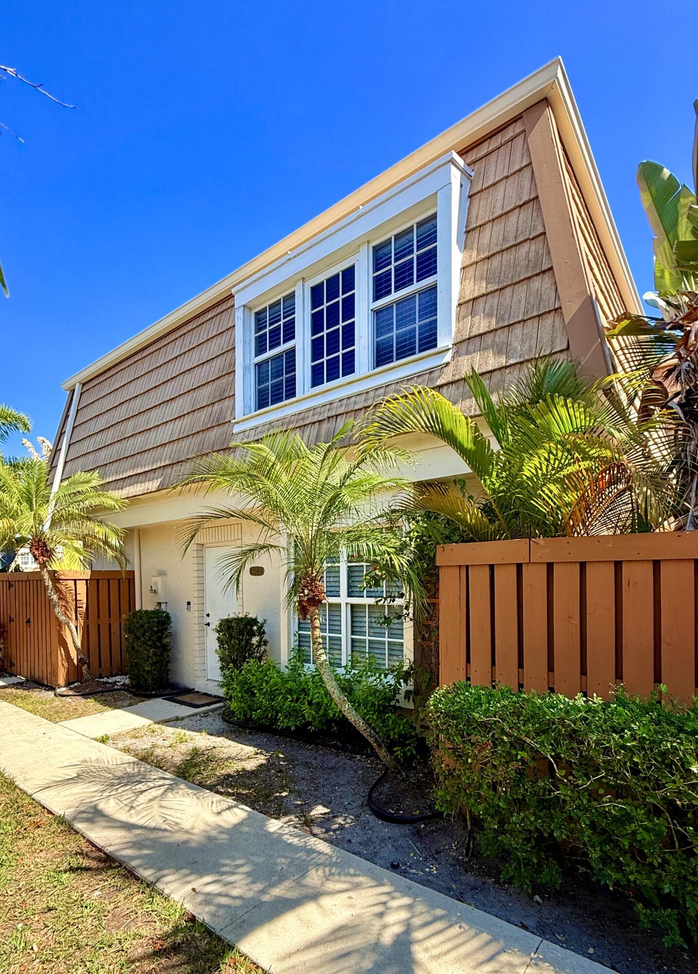 11584 WINCHESTER Drive, Palm Beach Gardens FL 33410