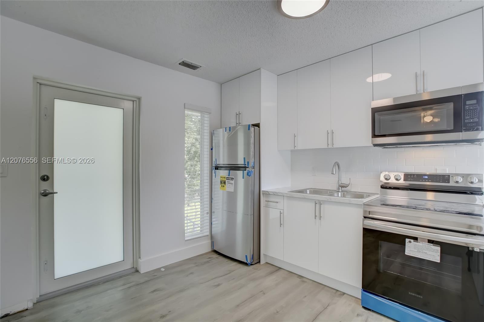1335 NE 5th Ave # 3 — Photo 3