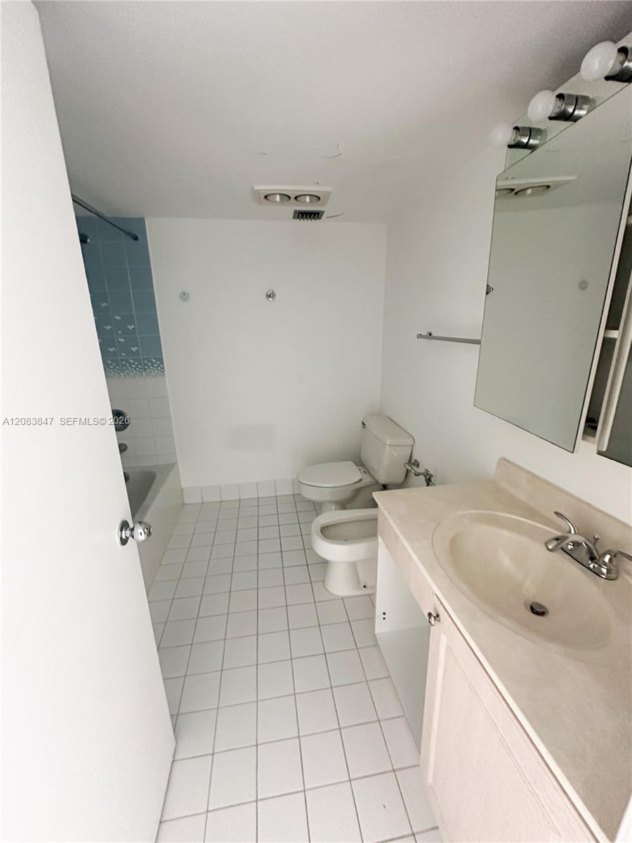 6061 Collins Ave # 23B — Photo 5