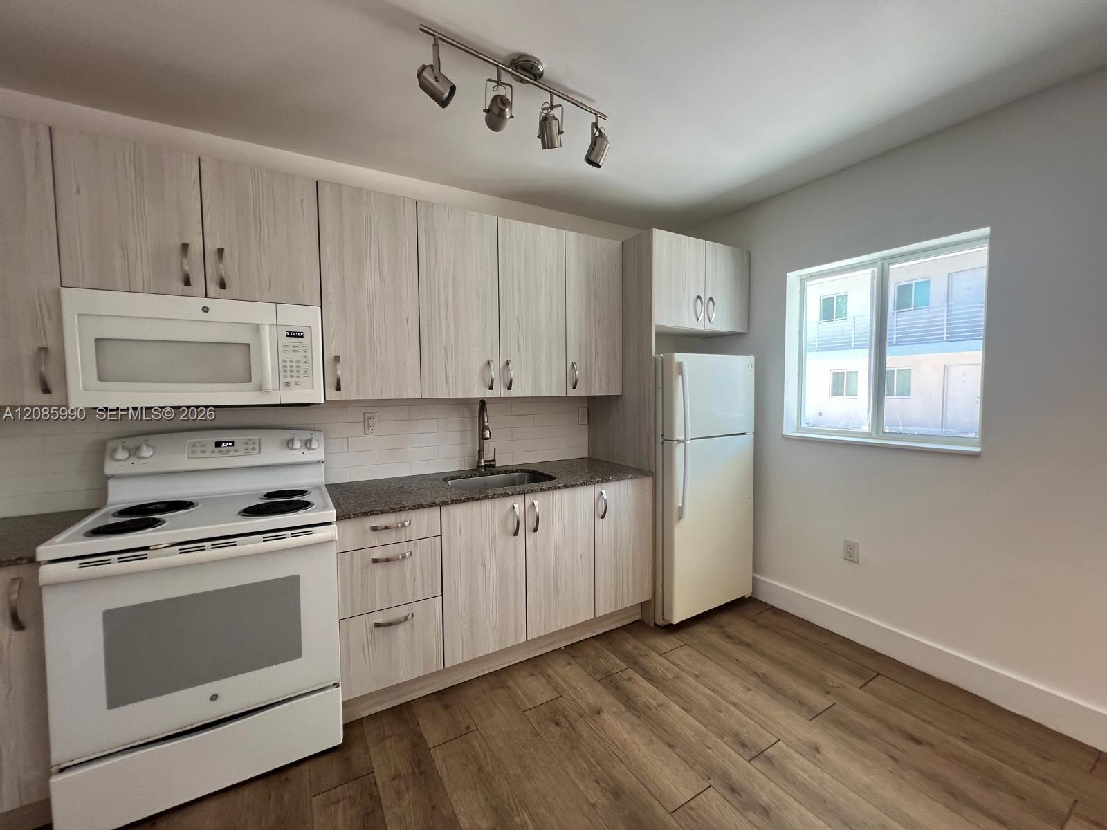 1550 NW 1st Ct # 2 — Photo 3