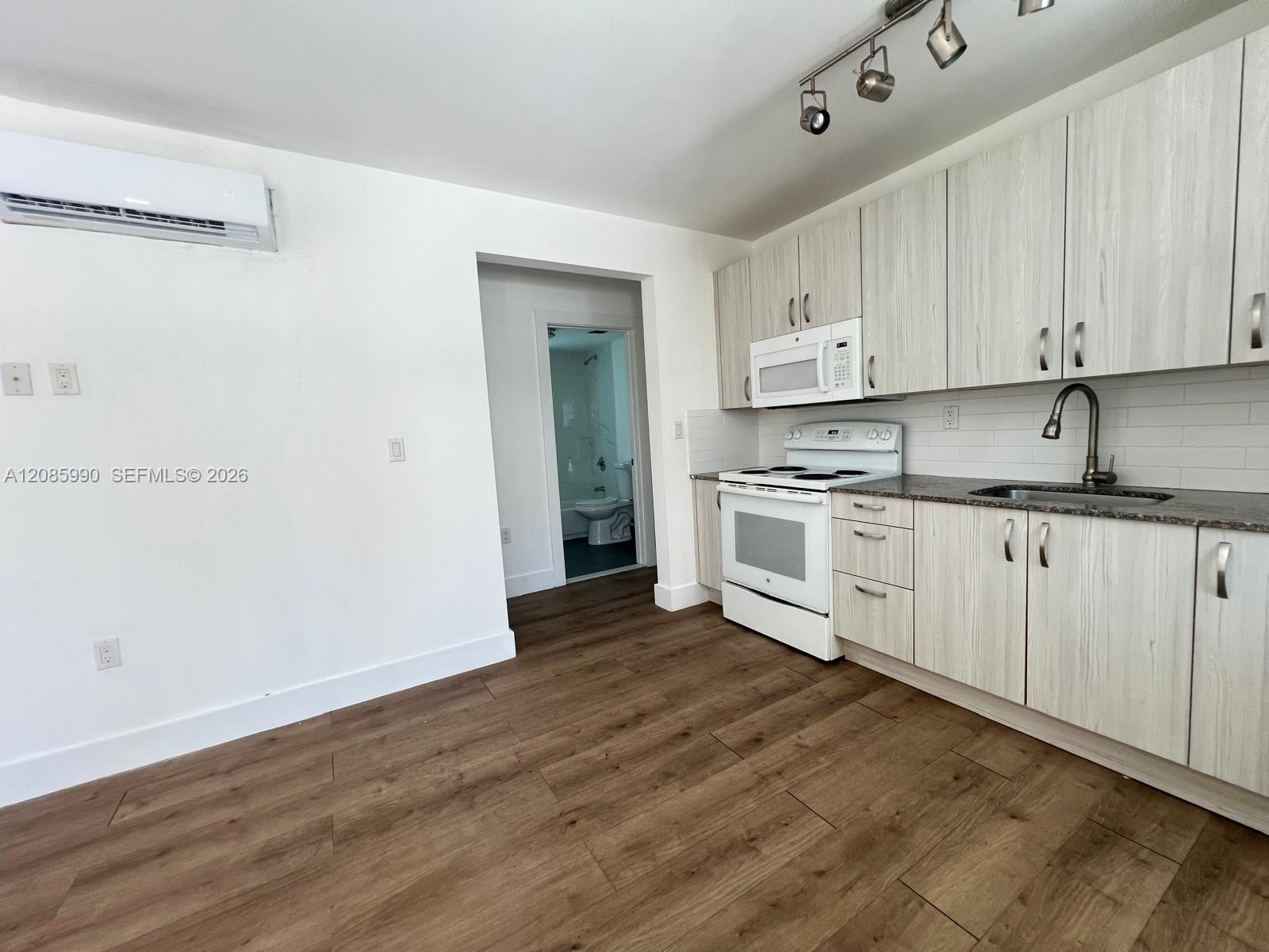 1550 NW 1st Ct # 2 — Photo 4
