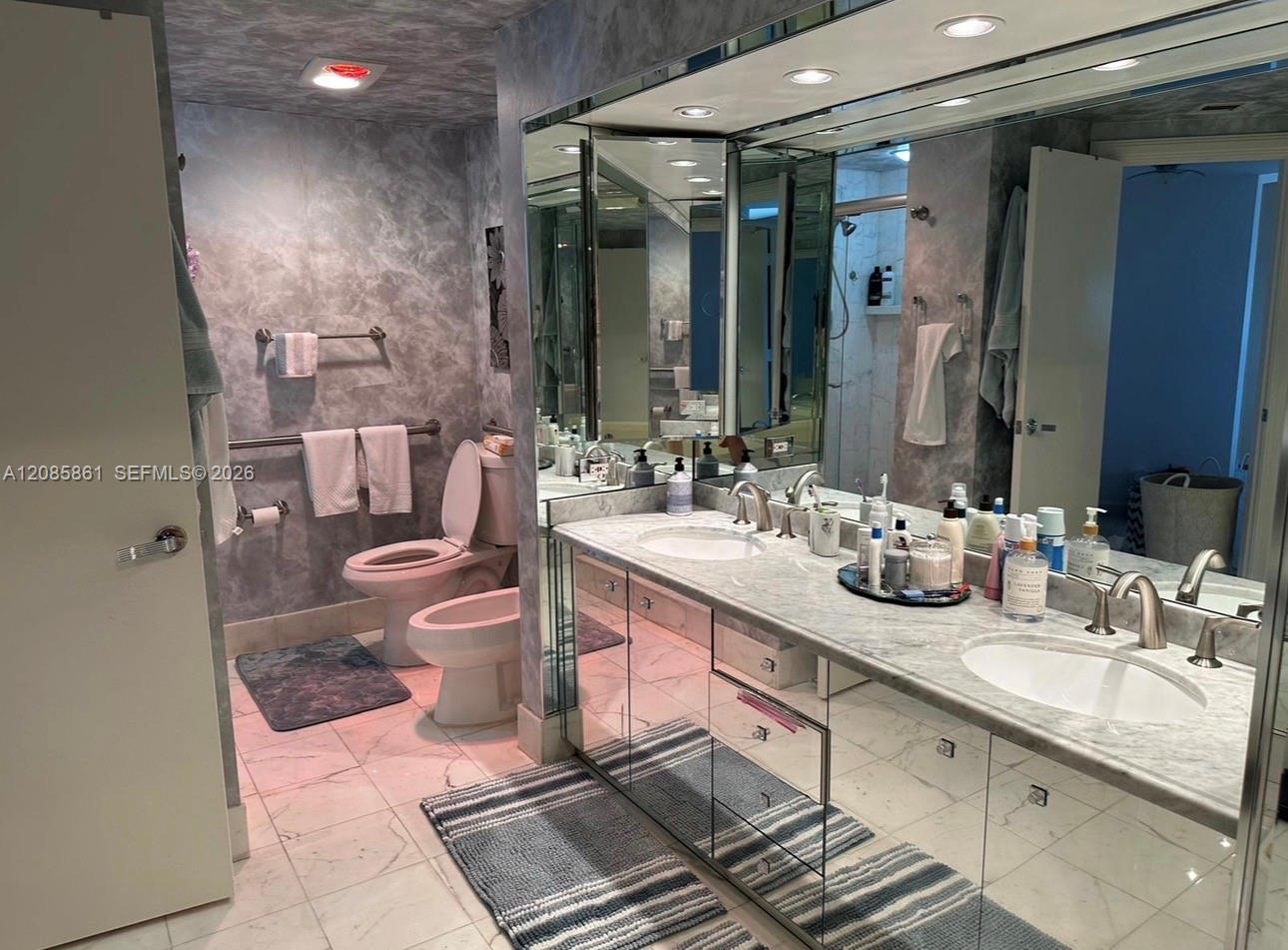 20191 E Country Club Dr # 2002 — Photo 2
