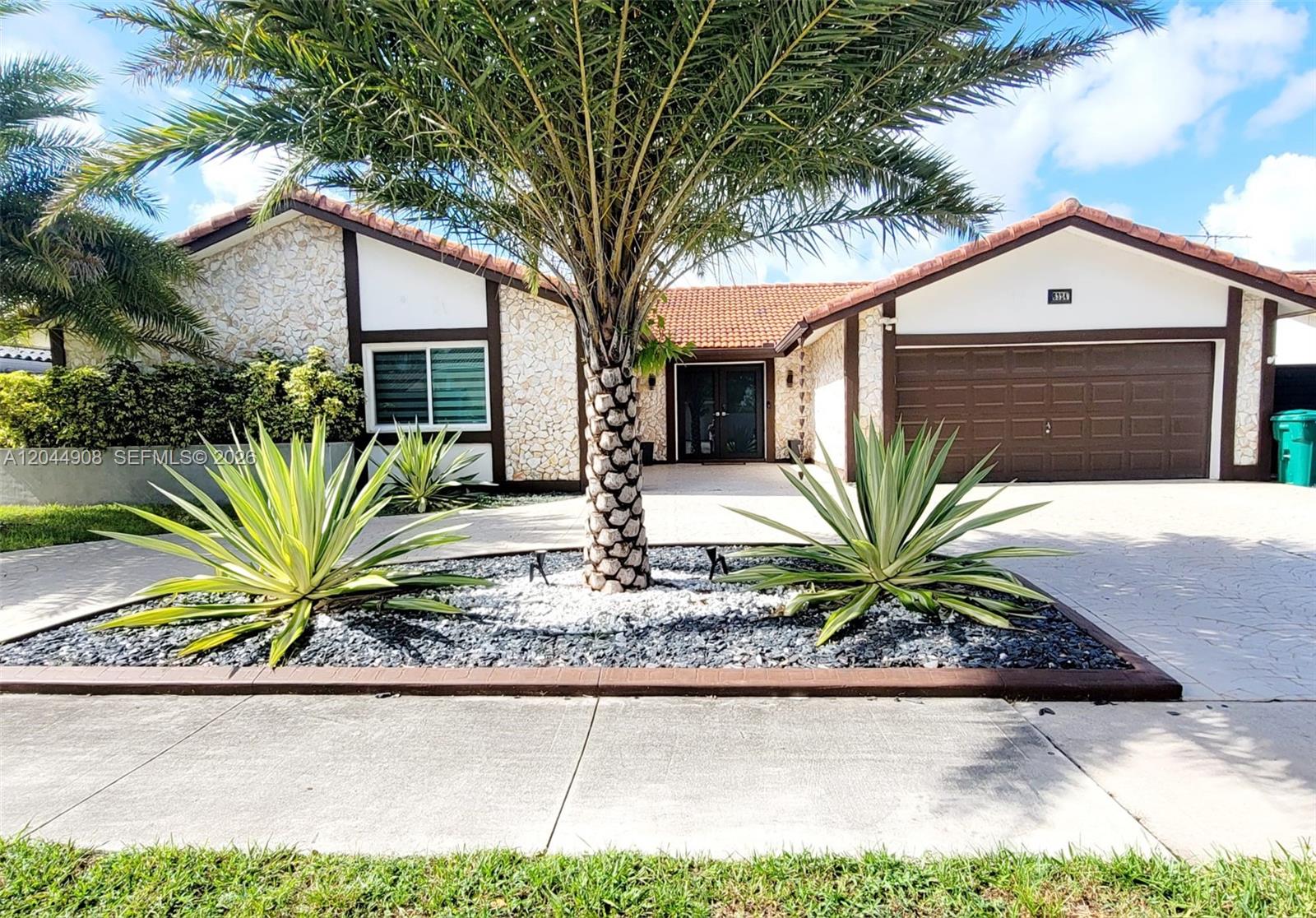 6324 NW 201st Ln, Hialeah FL 33015