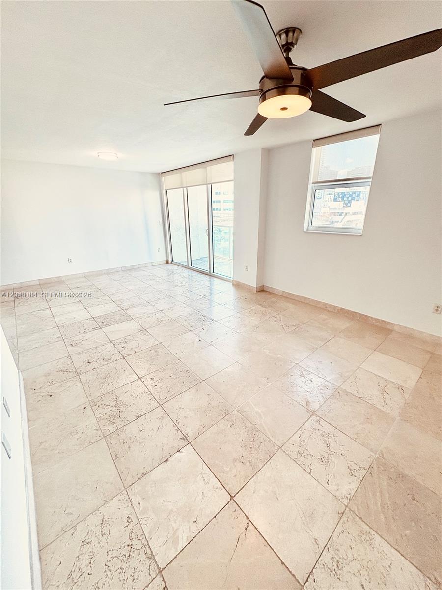 31 SE 5th St # 902 — Photo 4