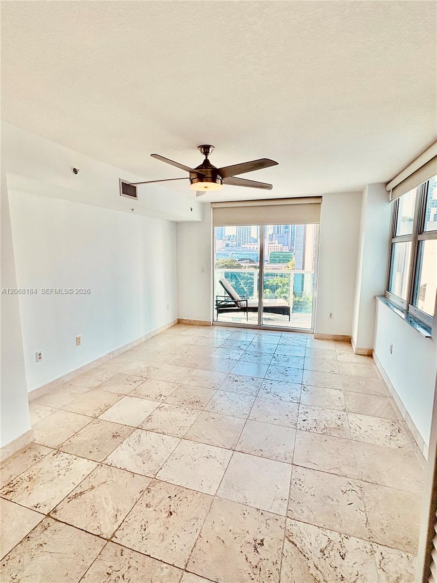 31 SE 5th St # 902 — Photo 5