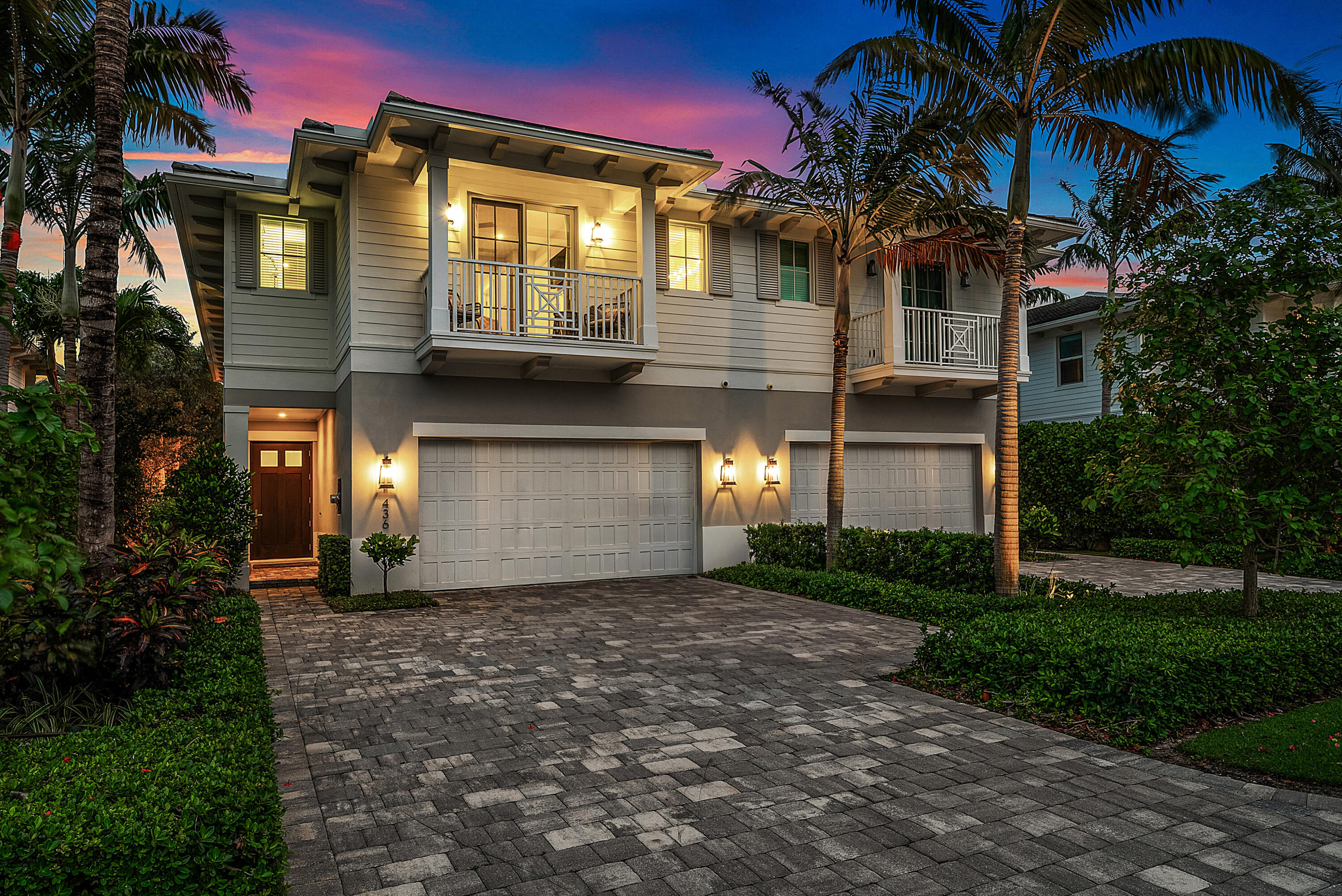 436 NE Wavecrest Way — Photo 3