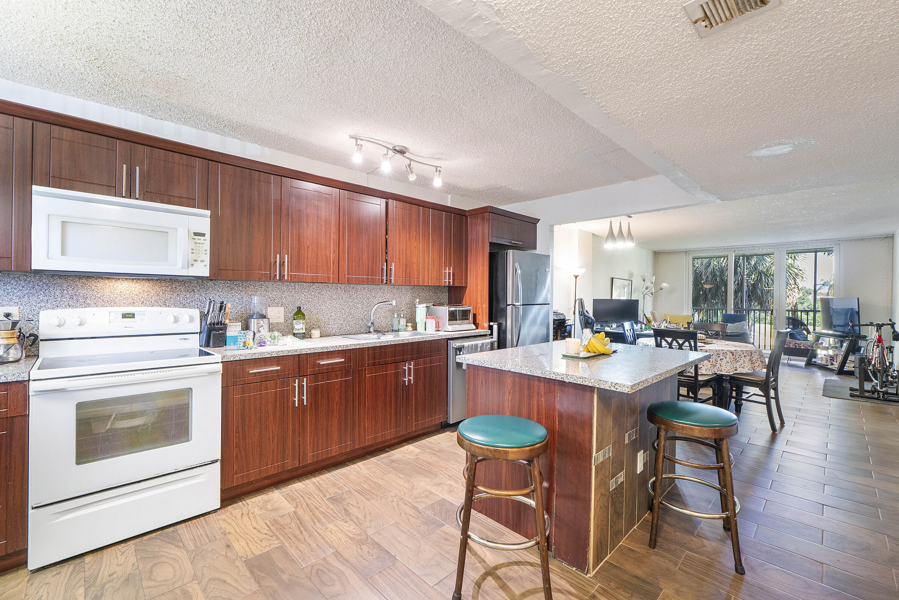 250 Jacaranda Drive # 308 — Photo 2