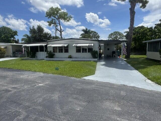 4042 Royal Manor Boulevard — Photo 4