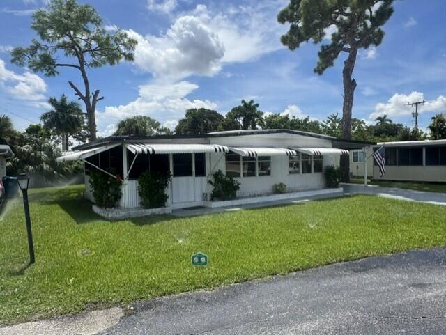 4042 Royal Manor Boulevard — Photo 3