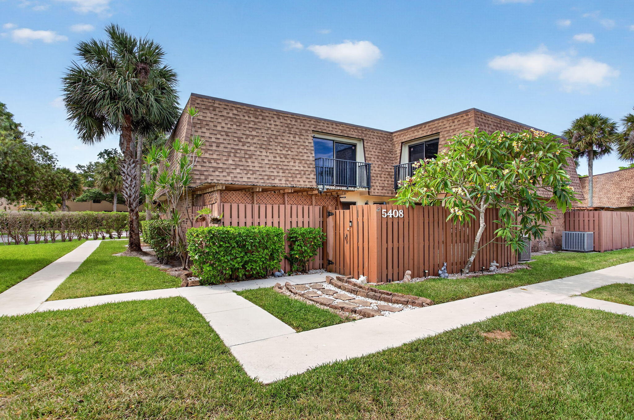 5408 NW 59th Place — Photo 4