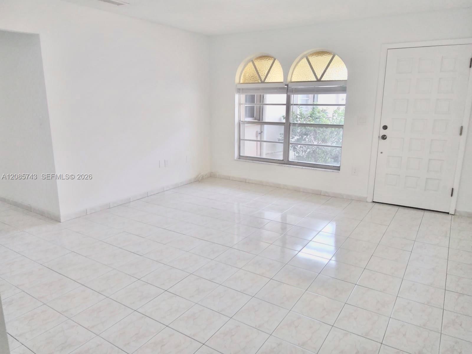 3304 SW 23rd St # 0 — Photo 3