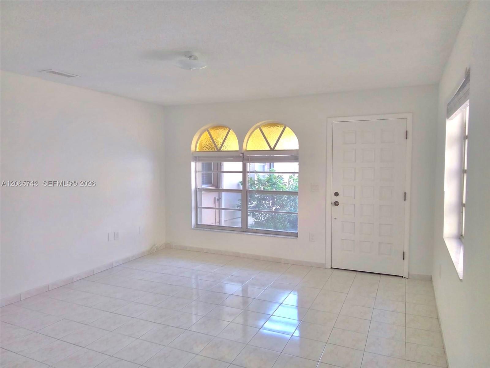 3304 SW 23rd St # 0 — Photo 4