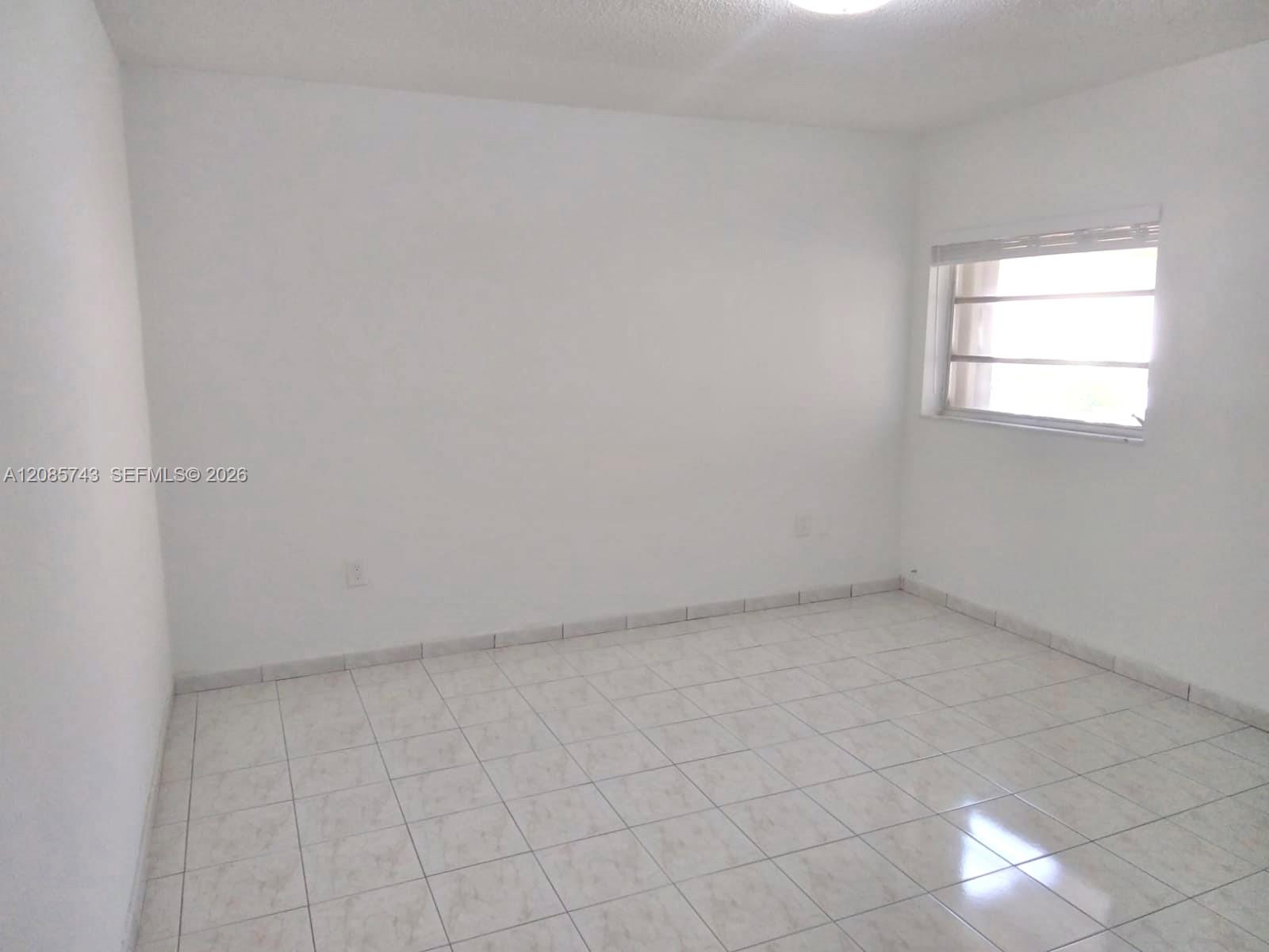 3304 SW 23rd St # 0 — Photo 5