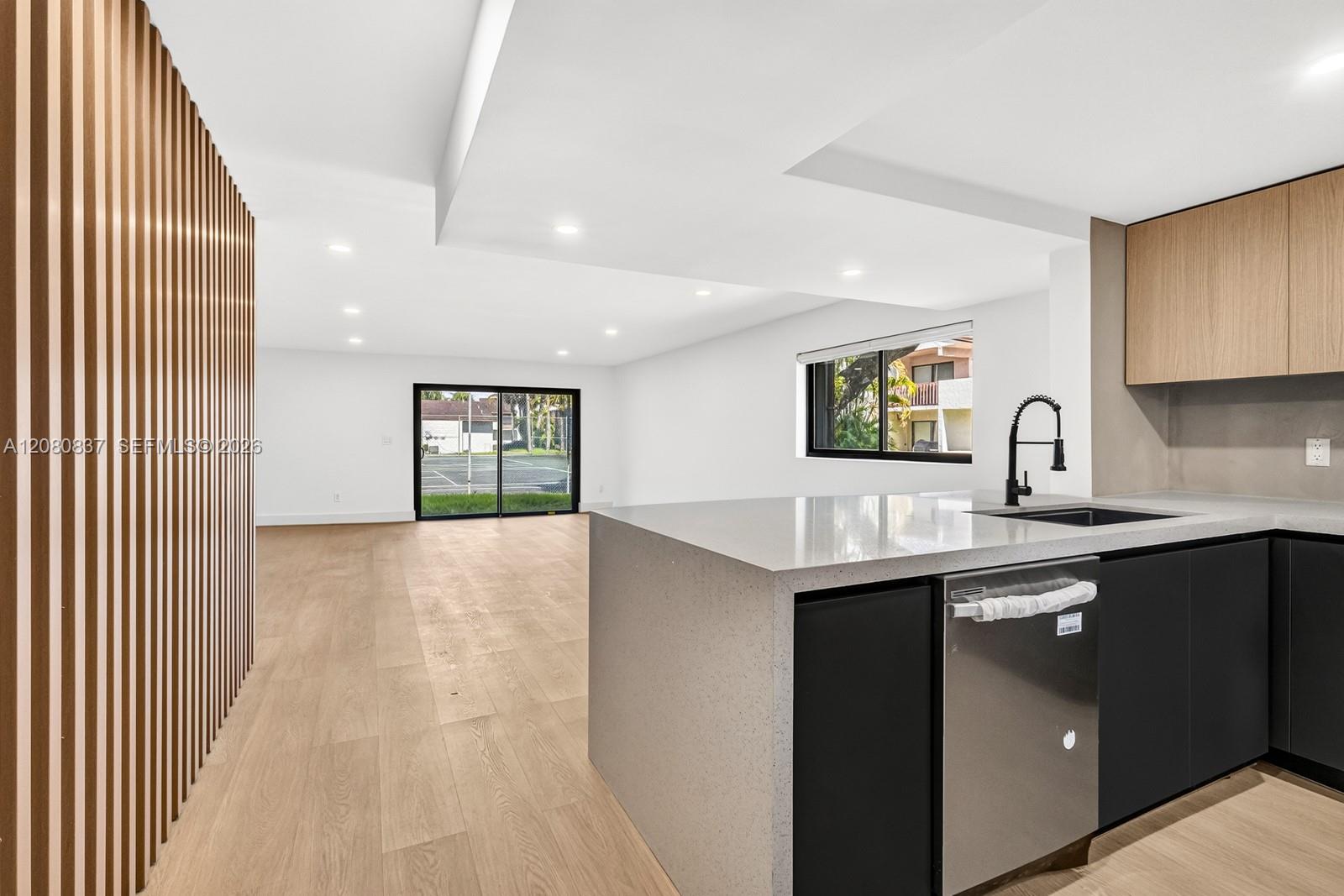 10046 NW 41st St # 4, Doral FL 33178