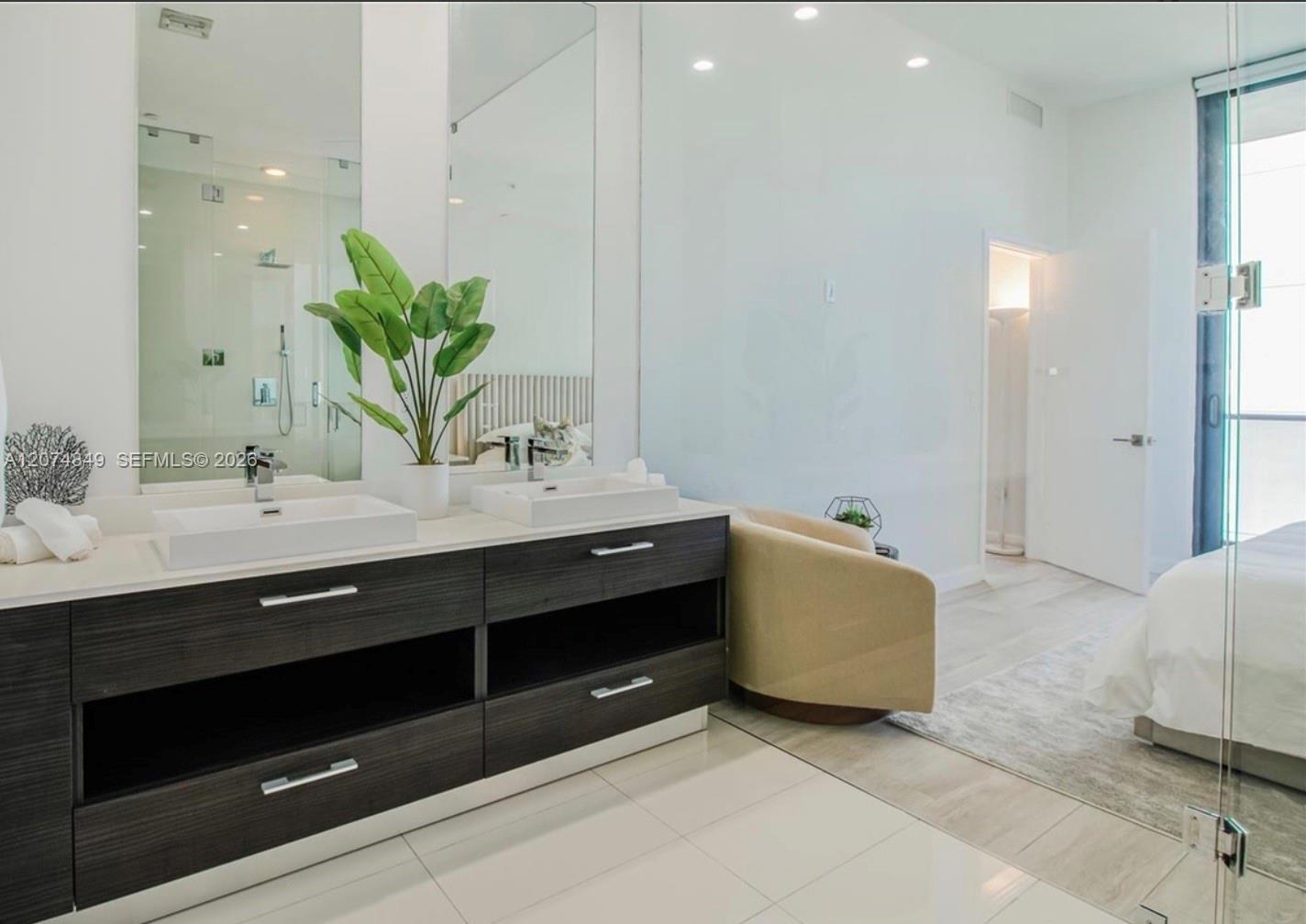 55 SW 9th St # 4409 — Photo 5