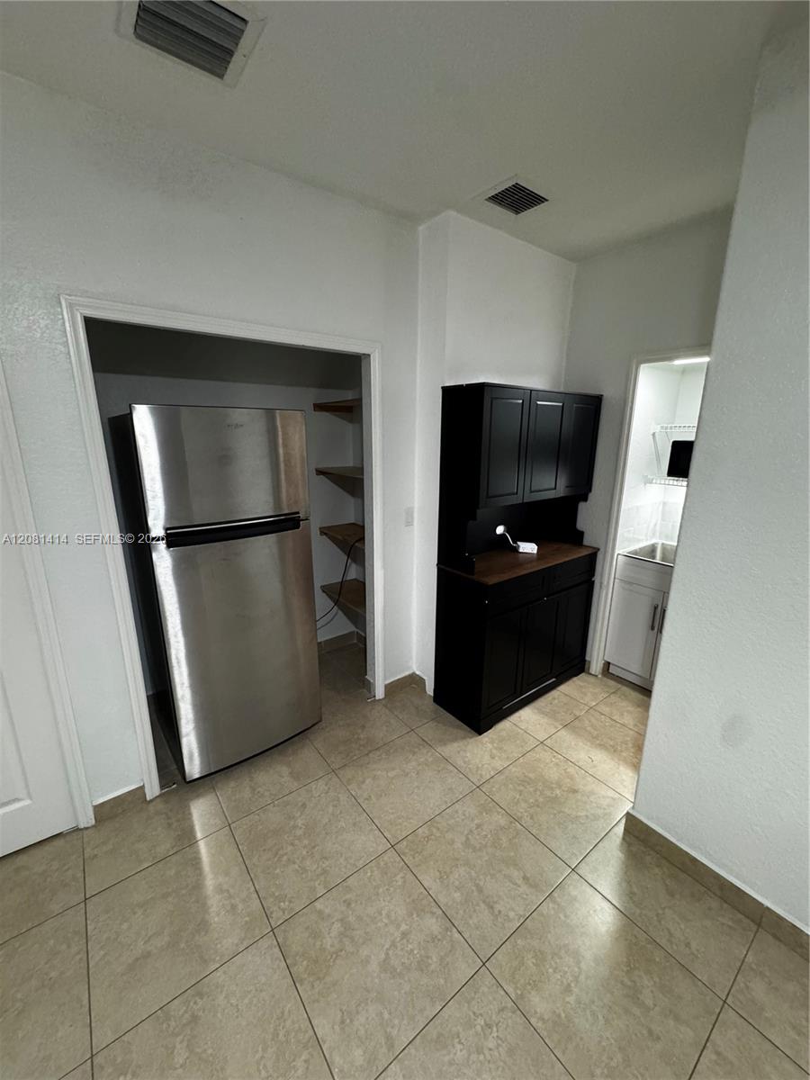 613 SE 14th Pl # 2 — Photo 3