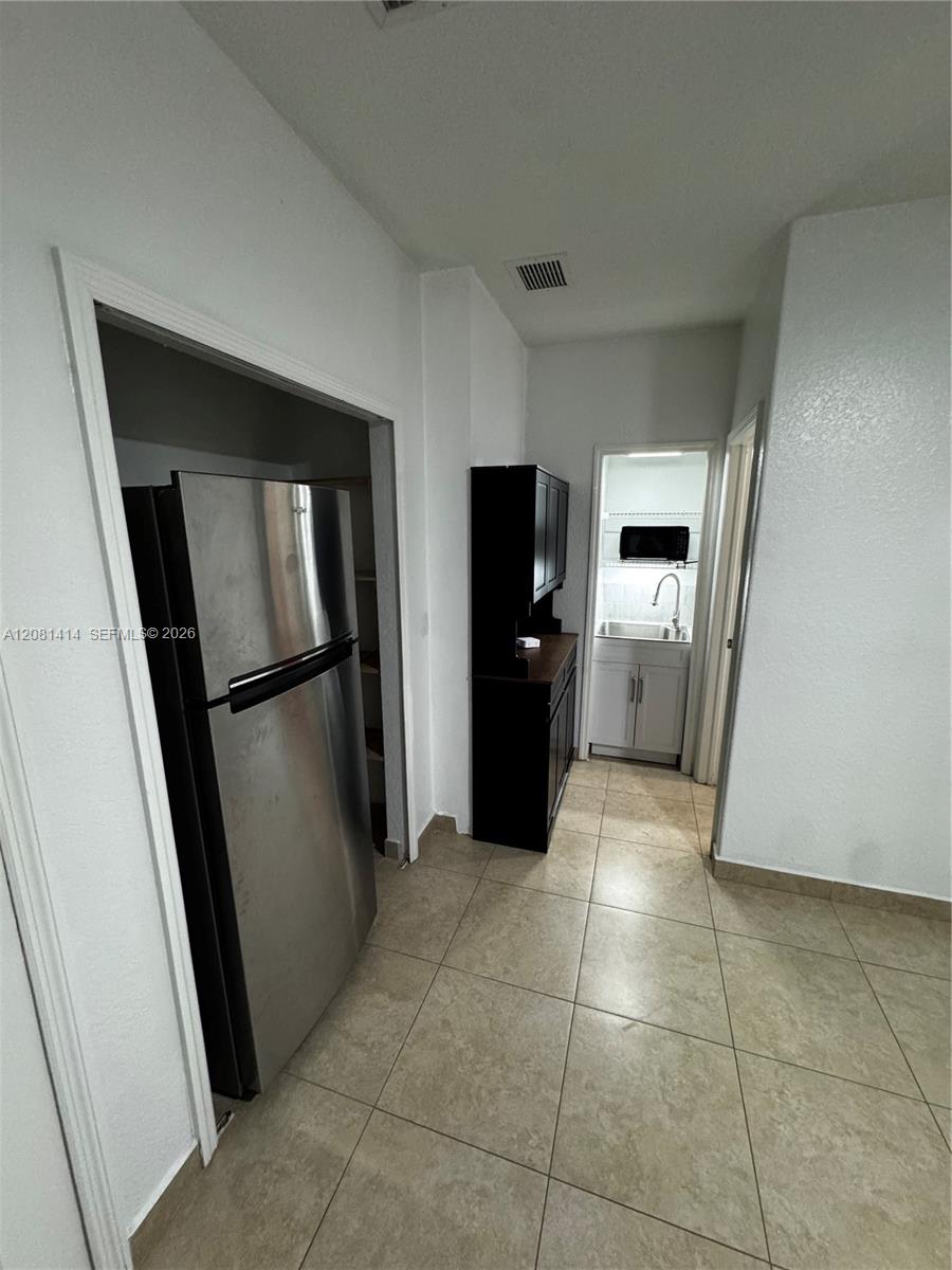613 SE 14th Pl # 2 — Photo 4