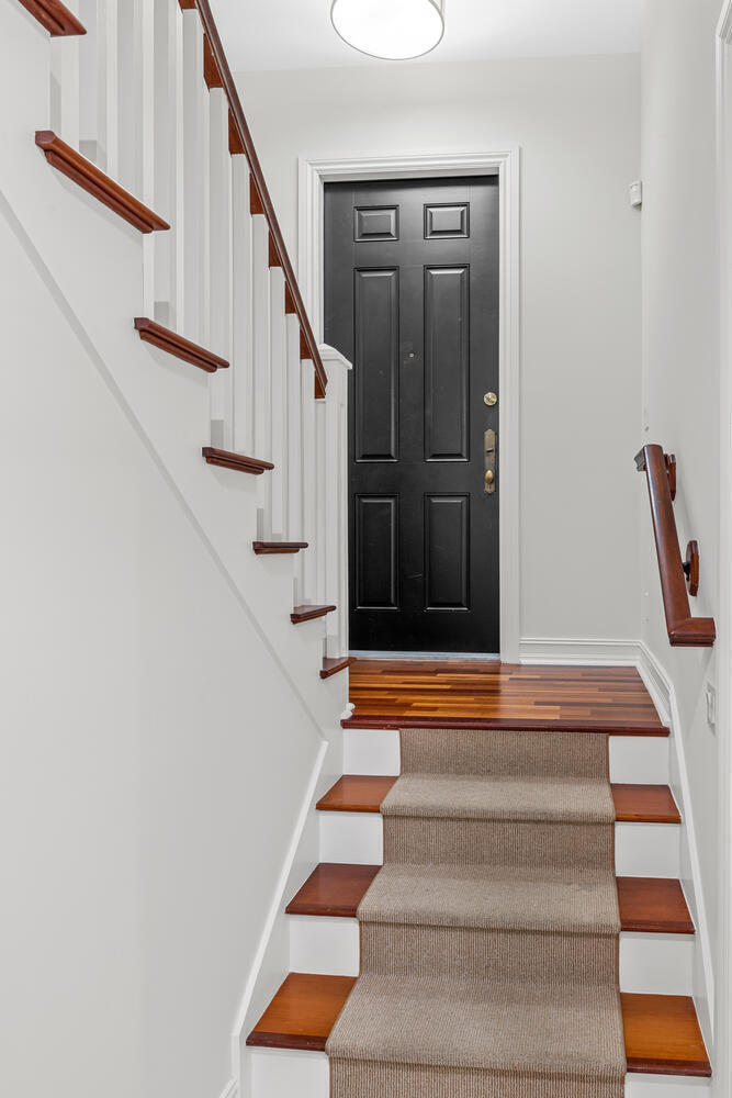 310 Tuxedo Lane — Photo 2