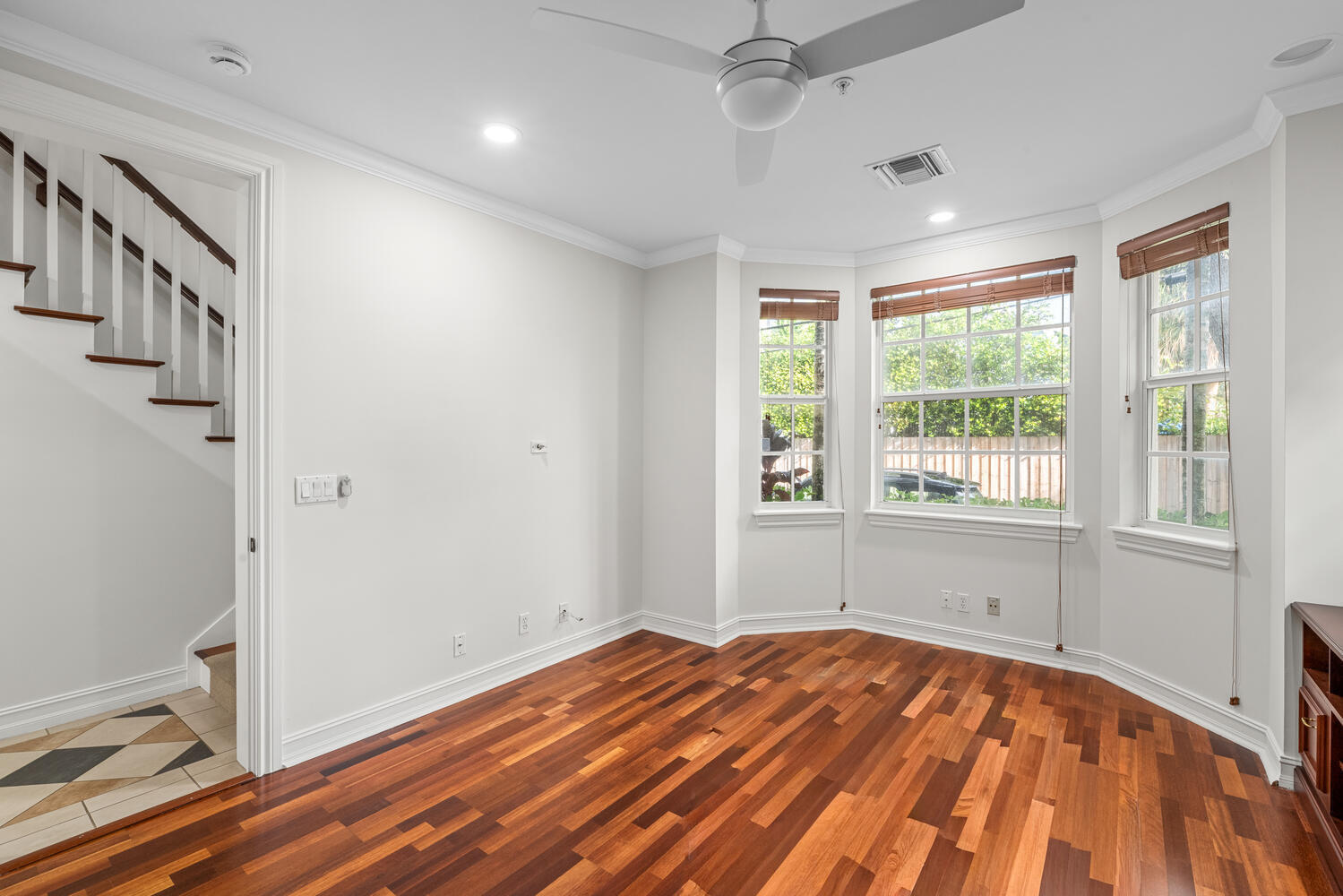 310 Tuxedo Lane — Photo 3
