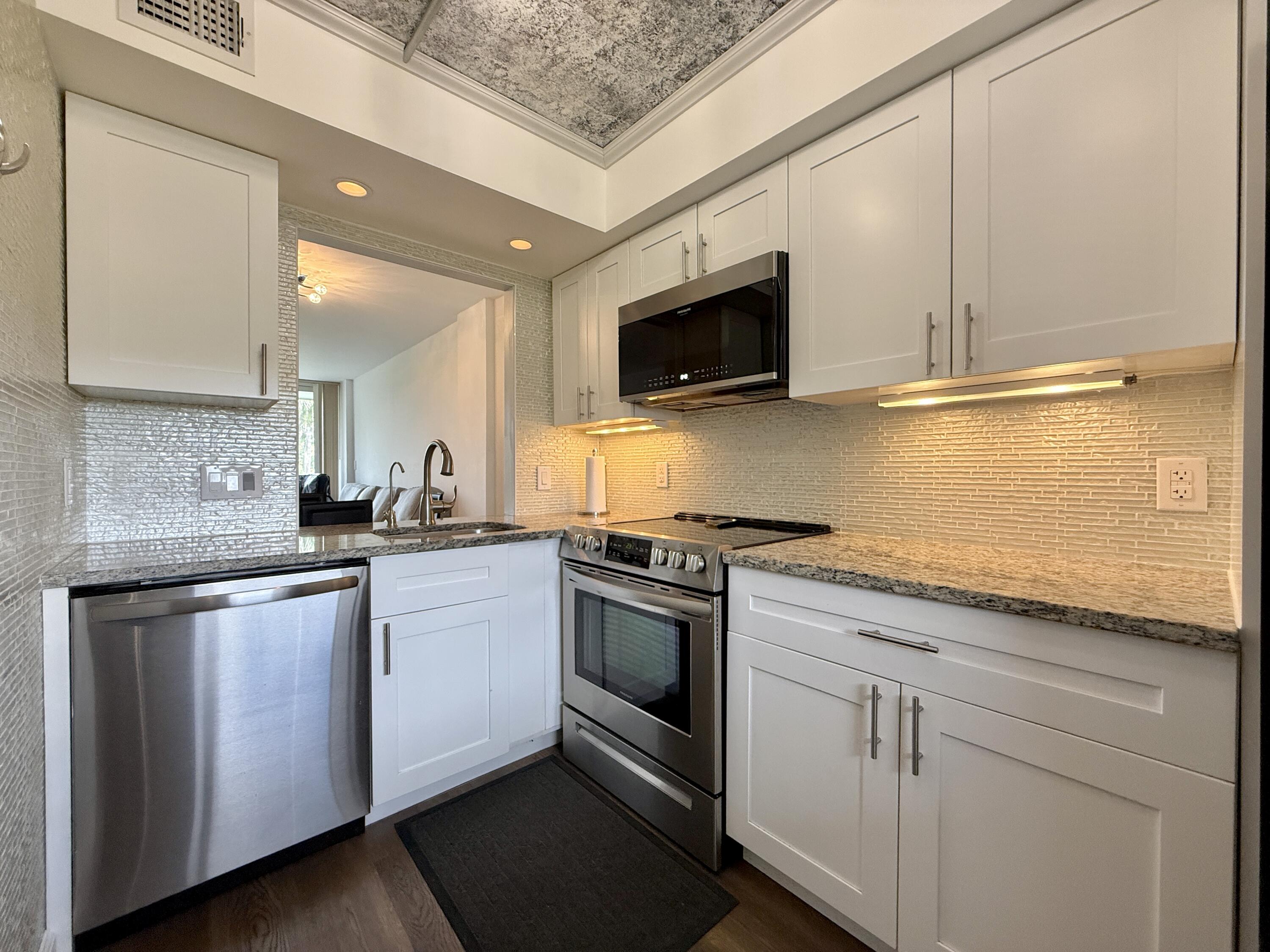 102 Royal Pk Drive # 4C — Photo 2