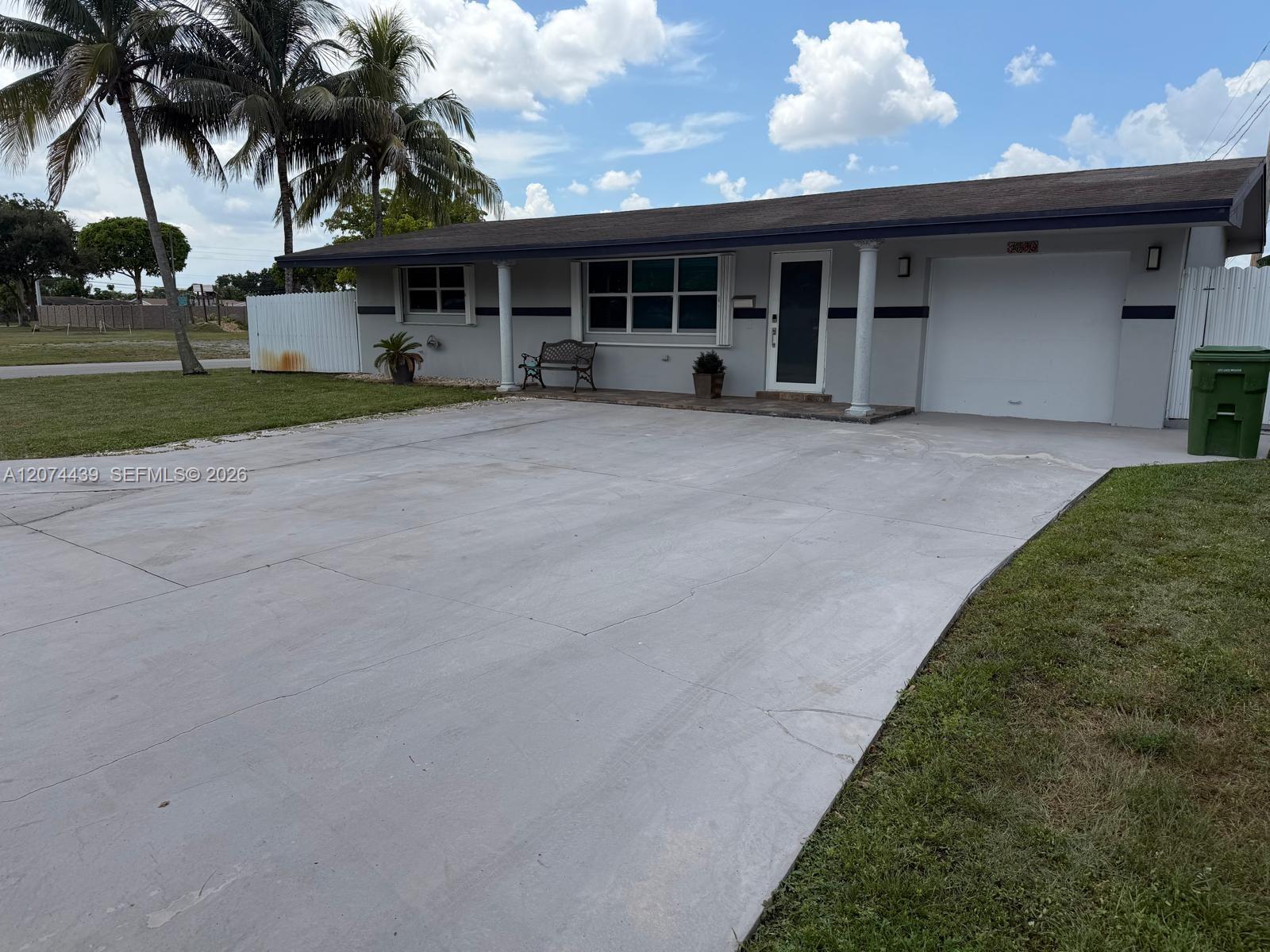 1000 NW 76th Ter, Pembroke Pines FL 33024