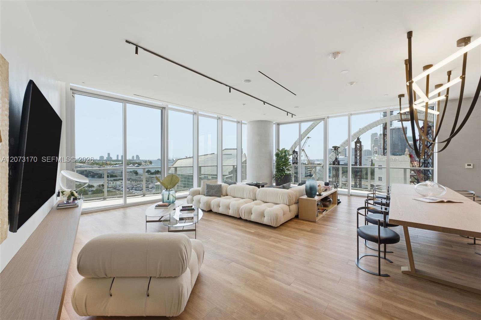 1400 Biscayne # 202 — Photo 3